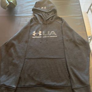 Men’s Large under armour hooded sweatshirt